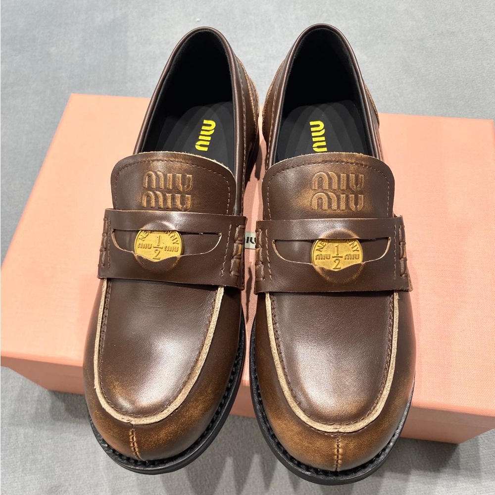 Miu Miu Vintage Leather Loafers🍑 - Picture 3 of 8